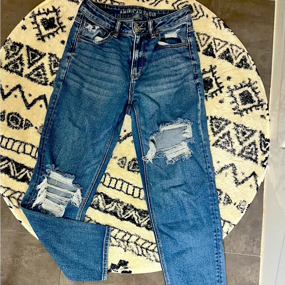 American Eagle size 4 Distressed Jeans